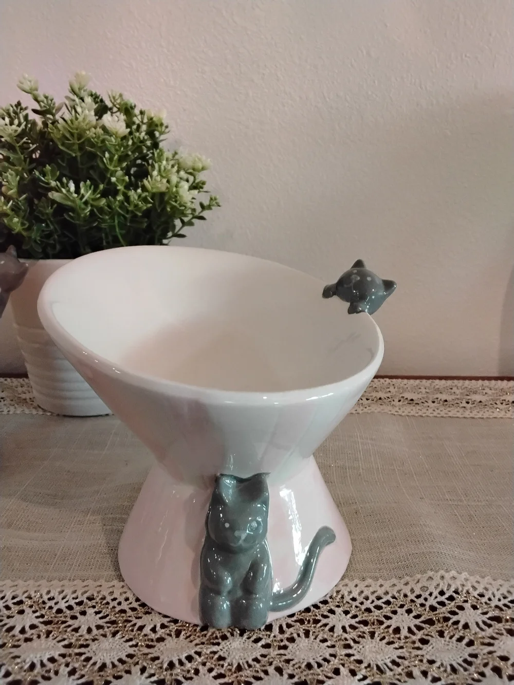 Beautiful Pair of Pink Ceramic Cat Bowls 🐈‍⬛🐈🐱